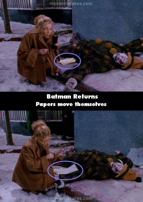 Phim Batman Returns (Người dơi), những tờ giấy tự di chuyển bên cạnh chú hề.